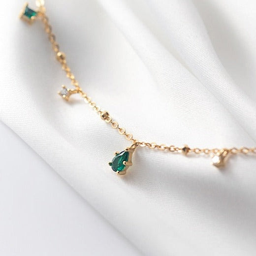 Colar Dourado com Pedras Verdes