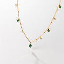 Colar Dourado com Pedras Verdes