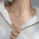 Colar Dourado Pingente Quadrado