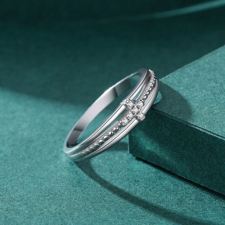 Anel Cruz Cravejado de Zircônia Prata