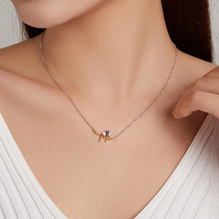 Colar Abelha no Mel em Prata 925