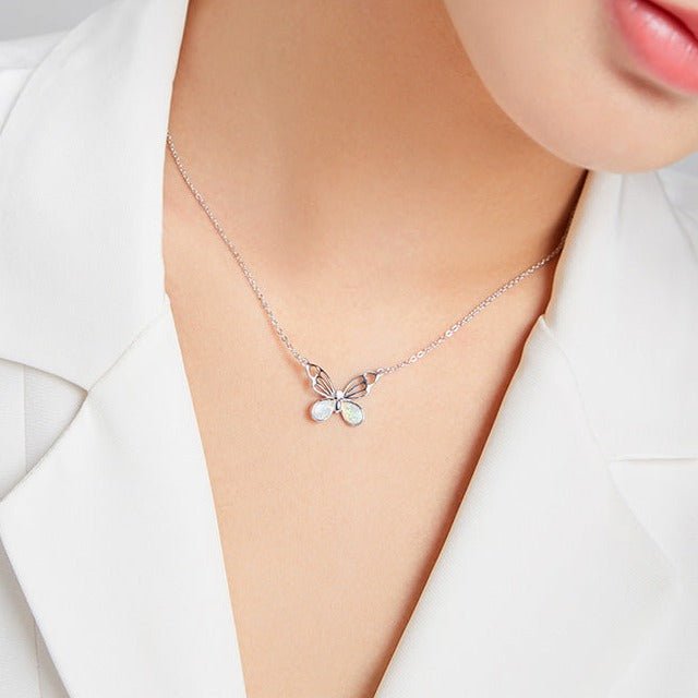 Colar Borboleta de Opala Azul Turquesa