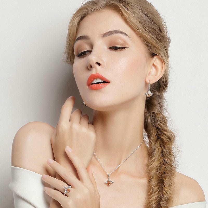 Colar Abelha Rainha em Prata 925